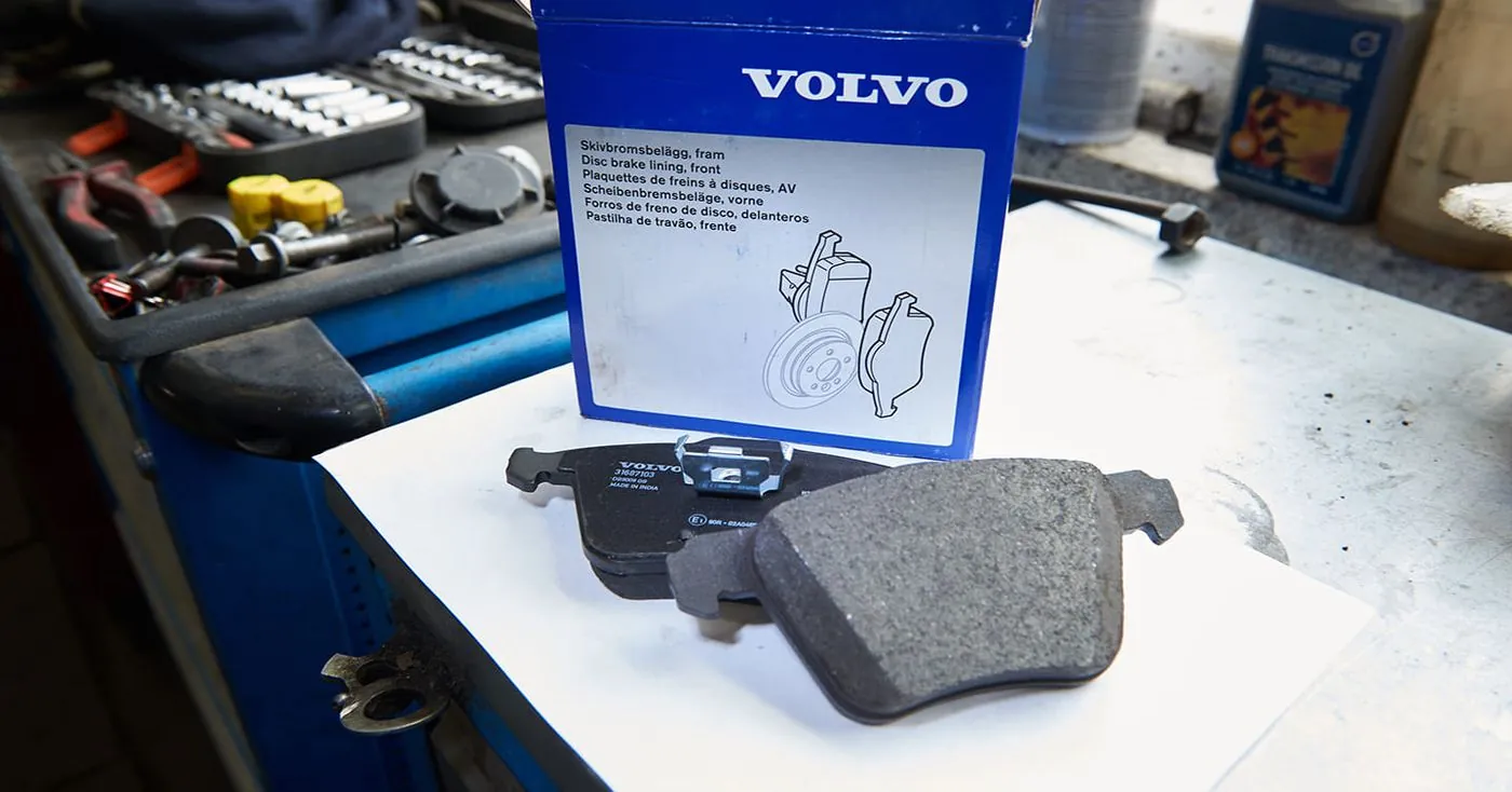 Слесарный ремонт — Замена тормозных дисков и колодок Volvo